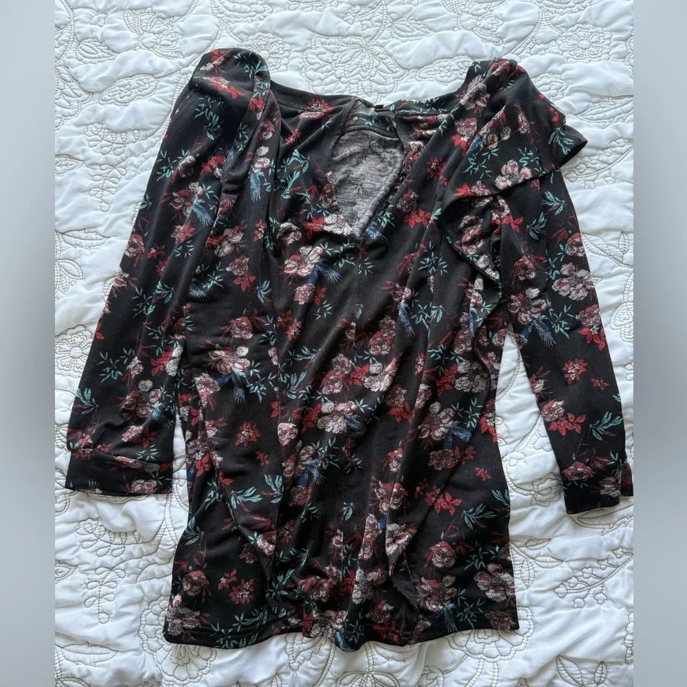 Free People Black Floral Ruffle‎ Shoulder Blouse Long Sleeve Size S